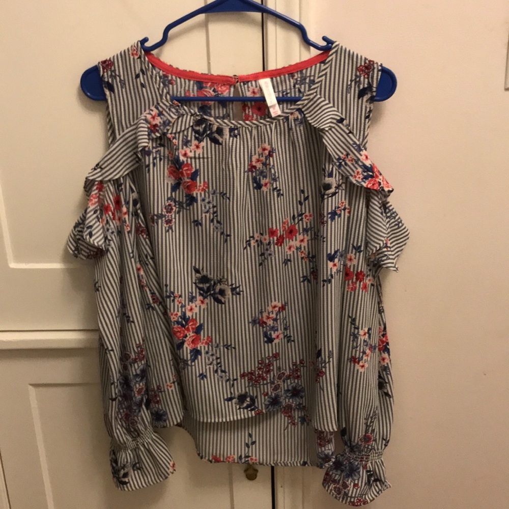 Xhilaration cut out top
